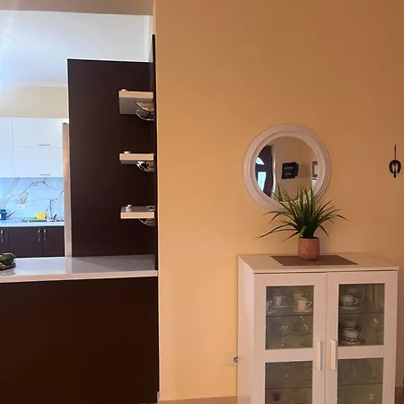 Andrew's Place * Gjashtë