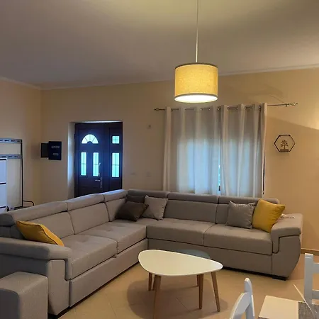 Andrew's Place * Gjashte