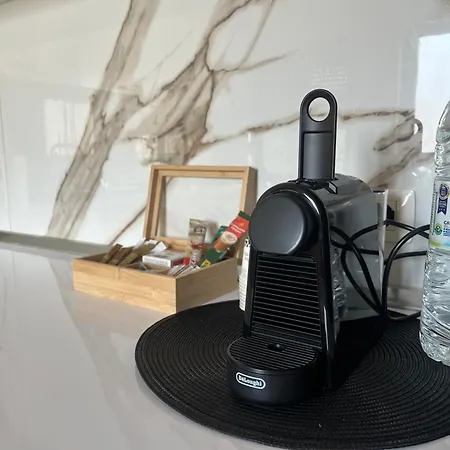 Andrew's Place Gjashtë