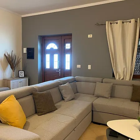 Andrew's Place Gjashtë
