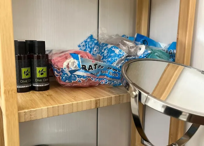 Andrew's Place Gjashte